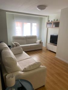 A television and/or entertainment centre at Piso Lectra 2