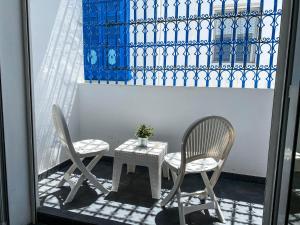 two chairs and a table on a balcony at Cosy Duplex in Sidi Bou Said in Sidi Bou Saïd +5 photos