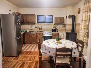 A kitchen or kitchenette at Apartment Andela - affordable