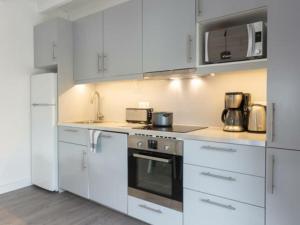 a kitchen with white cabinets and a stove top oven at Appartement Les Deux Alpes, 5 pièces, 8 personnes - FR-1-348-242 in Les Deux Alpes