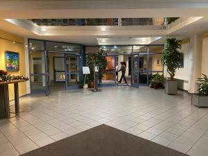 a lobby with people walking in a building at Hotel am Stadtpark in Borken