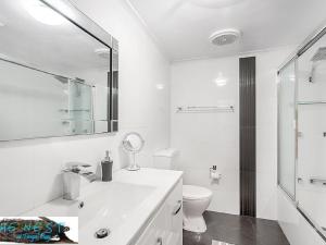 A bathroom at The Nest At Fingal Bay