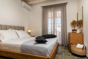 Ένα ή περισσότερα κρεβάτια σε δωμάτιο στο Naxian Icon Luxury Residence