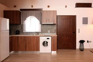 Kuchyňa alebo kuchynka v ubytovaní Paraskevi Luxury Apartments