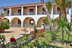 a view of the hotel from the garden at Sunny Garden Hotel in Tsilivi