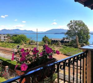 Balkon ili terasa u objektu La finestra sul lago - casa vacanze