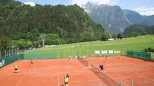 Tenis a/nebo squash v ubytování Ferienwohnung Gruber nebo okolí