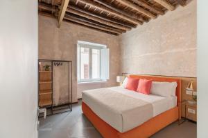 Un ou plusieurs lits dans un hébergement de l'établissement iFlat Vatican High-End Apartment