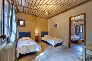 Postel nebo postele na pokoji v ubytování Zissis Hotel