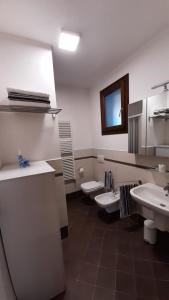A bathroom at La Casa Azzurra