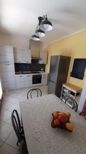 A kitchen or kitchenette at La Casa Azzurra