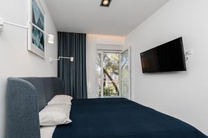 Televízia a/alebo spoločenská miestnosť v ubytovaní Royal Apartments Zadar