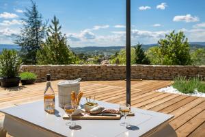 Nápoje v ubytování Villa Domitia Chambre d'Hôtes Luberon