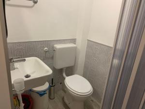 A bathroom at La stanza nel Borgo