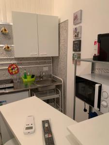 A kitchen or kitchenette at La stanza nel Borgo