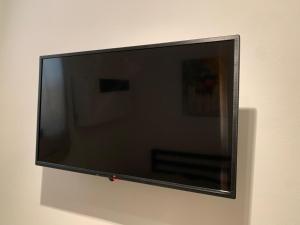 A television and/or entertainment centre at La stanza nel Borgo