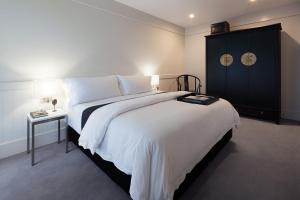 Postel nebo postele na pokoji v ubytování Burbury Hotel