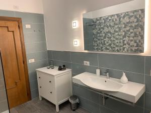 A bathroom at Il Nido del Gabbiano