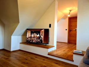 TV a/nebo společenská místnost v ubytování Ferienhaus Winzerhaus Südsteiermark