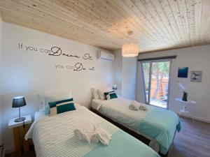 Cama ou camas em um quarto em Golden Halcyon - Ericeira Villas