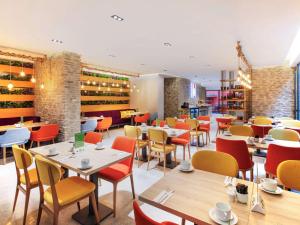 Um restaurante ou outro lugar para comer em Ibis Styles Istanbul Atasehir