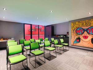 Uma área de estar em Ibis Styles Istanbul Atasehir