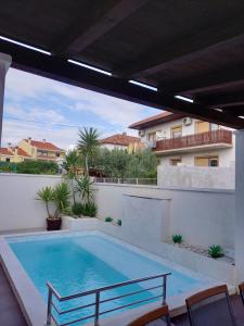 Bazén v ubytovaní Apartments Benic alebo v jeho blízkosti