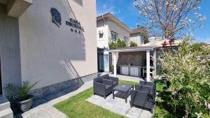 a view of the front of a house with two chairs at Casa Decebal in Eforie Nord