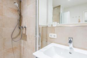 Bilik mandi di Haus Atrium Wohnung 19 +19 gambar
