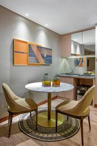 A cozinha ou kitchenette de Aston Gresik Hotel & Conference Center