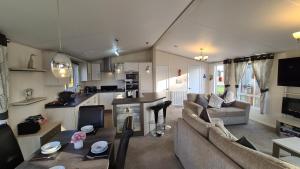 Gallery image of Tattershall Lakeside Lodge Indulgent wheelchair accessible 8 berth with Hot Tub in Tattershall