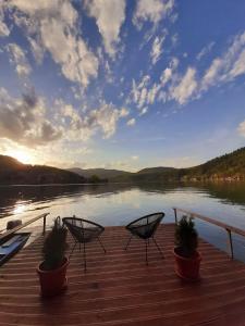 Gambar di galeri bagi Kućica na Jezeru Ovčarsko-kablarska klisura Boat Access Only di Čačak +24 gambar