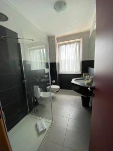 Kúpeľňa v ubytovaní Hotel Lenno
