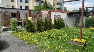Vonkajšia záhrada v ubytovaní Apartament 3-go Maja