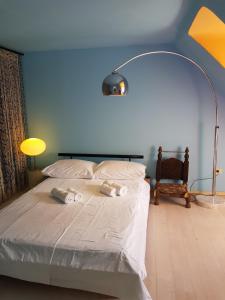 En eller flere senge i et værelse på Above Ljubljanica River Apartment