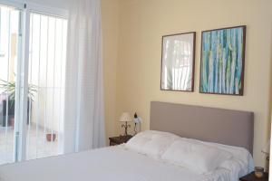 Posteľ alebo postele v izbe v ubytovaní Las Marinas Grand Terrace
