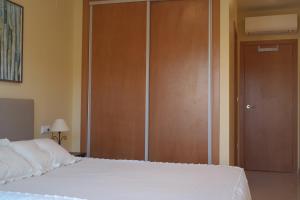 Posteľ alebo postele v izbe v ubytovaní Las Marinas Grand Terrace