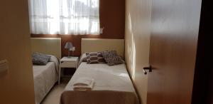 Posteľ alebo postele v izbe v ubytovaní Las Marinas Grand Terrace