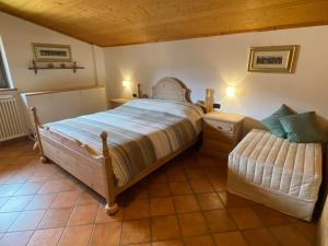 a bedroom with two beds in a room at Cèsa MeSa in Canazei