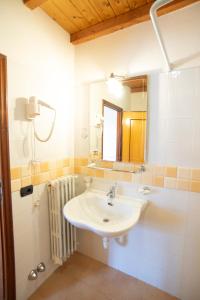 Koupelna v ubytování Albergo Bucaneve