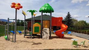 Area giochi per bambini di Ośrodek Wypoczynkowy IGOR nad Jeziorem Żywieckim