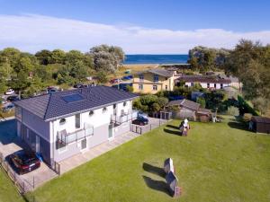 an aerial view of a house with a yard at Ruegen-Beach-House-Haus-Palstek in Göhren