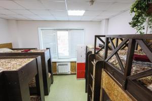 a room with a bed and a window at Hostel Zaezzhiy Dvor in Abakan