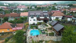 an aerial view of a house with a swimming pool at Casa Sviniceană in Sviniţa