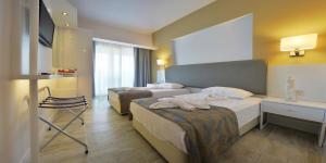 Postel nebo postele na pokoji v ubytování Maris Beach Hotel