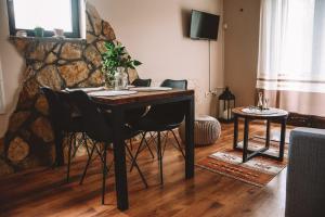 TV a/nebo společenská místnost v ubytování Apartment Tarski konaci