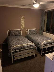 Horsley Gem tesisinde bir odada yatak veya yataklar