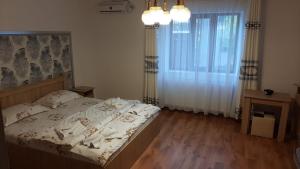 Ένα ή περισσότερα κρεβάτια σε δωμάτιο στο Casa Sviniceană +82 φωτογραφίες