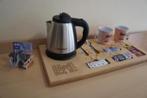 a coffee pot sitting on top of a wooden tray at Biały Słoń DELUX in Gdynia