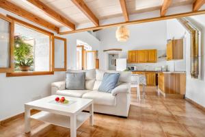 a living room with a white couch and a table at Es Camp Pla in Sineu